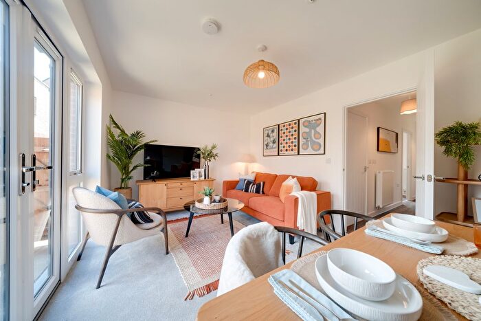 3 Bedroom Semi-Detached House For Sale In Kinloch Road, Cambridge, CB1