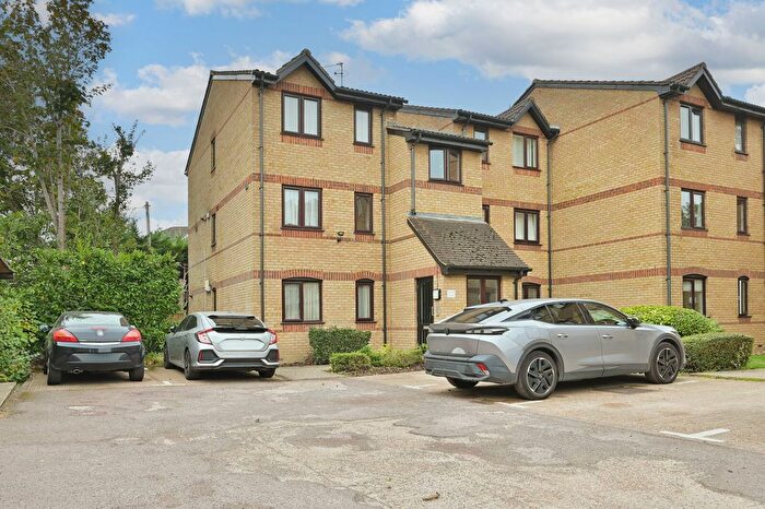 1 Bedroom Flat To Rent In Courtlands Close, Watford, WD24