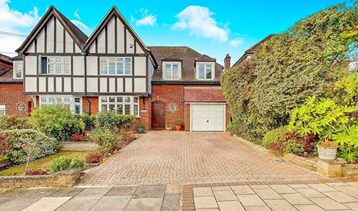 4 Bedroom Property For Sale In Friars Avenue, London, N20