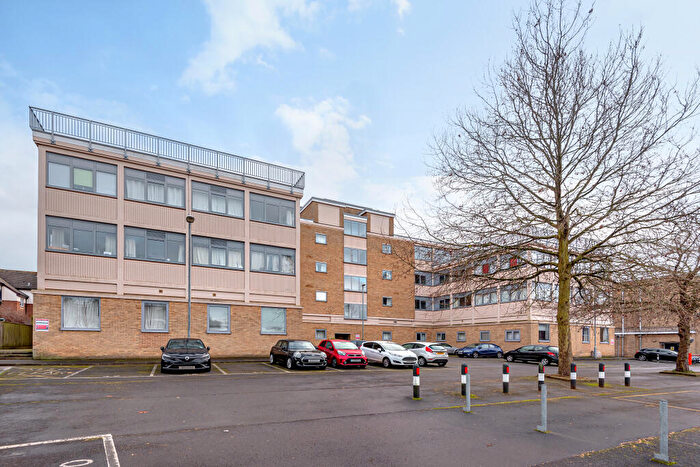 1 Bedroom Flat To Rent In Trinity Court Oxford, Between Towns Road, OX4