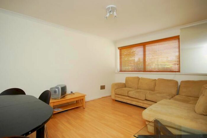 2 Bedroom Flat To Rent In St Mary Le Park Court, Battersea, SW11