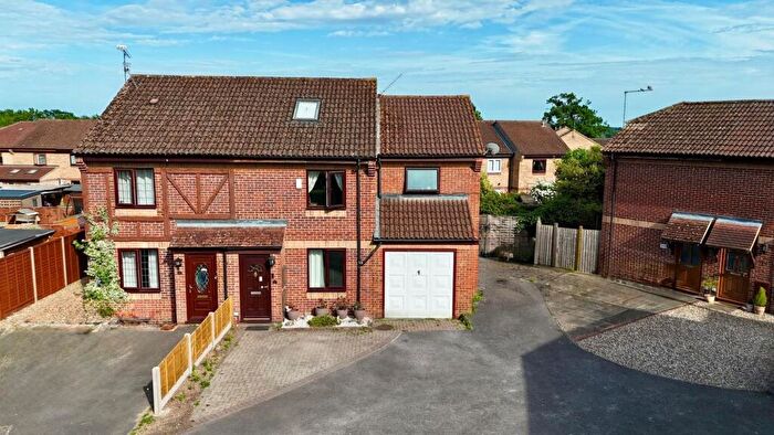 4 Bedroom Semi-Detached House For Sale In Larchside Close, Spencers Wood, RG7
