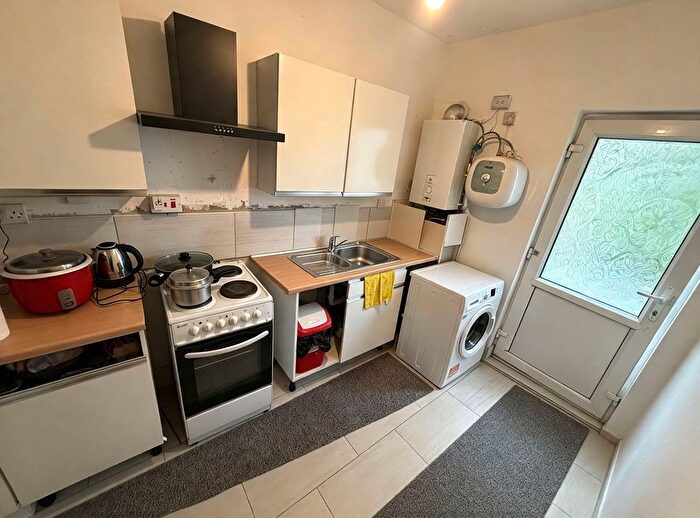 2 Bedroom Flat To Rent In A Dudley Road, Birmingham, B18