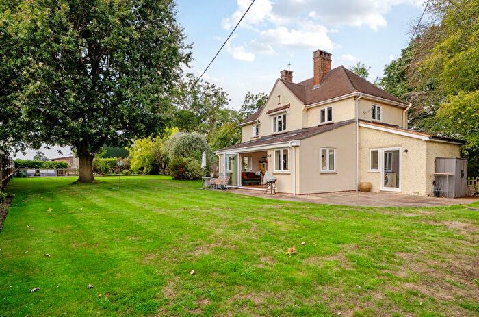 3 Bedroom Detached House For Sale In Goddards Lane, Sherfield-On-Loddon, Hook, Hampshire, RG27