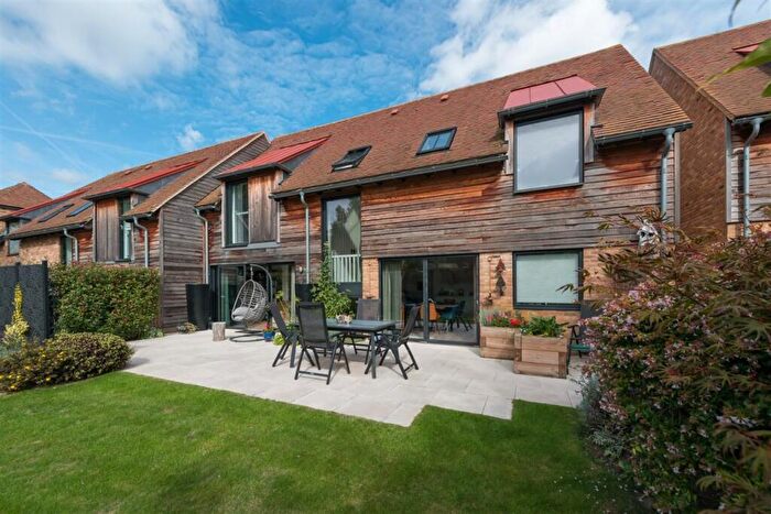 3 Bedroom Semi-Detached House For Sale In Orchard Yard, Wingham, CT3
