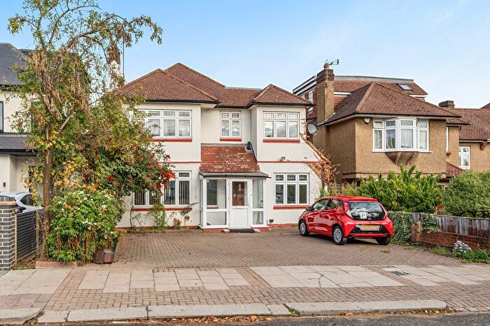 4 Bedroom Detached House For Sale In Greenway, Totteridge, N20
