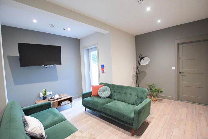 6 Bedroom Terraced House To Rent In / - Albert Crescent - Student House, LN1