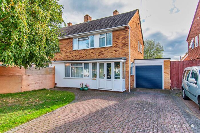 3 Bedroom Semi-Detached House For Sale In Silverdale Road, Earley, Reading, RG6