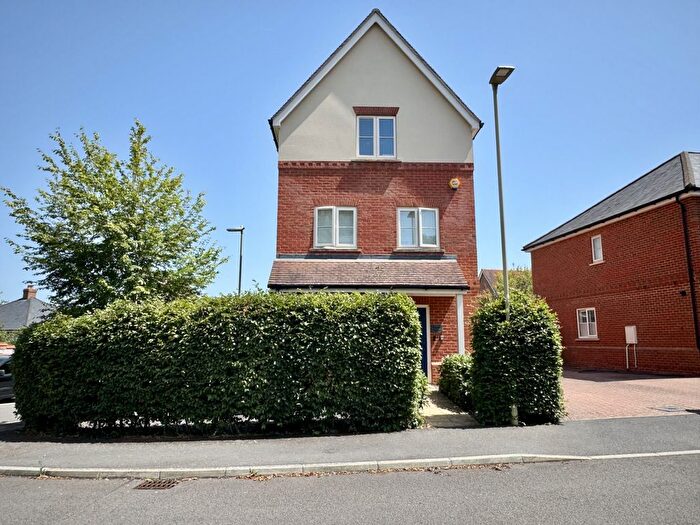 3 Bedroom Detached House For Sale In Dunnett Close, Hartley Wintney, Hook, RG27