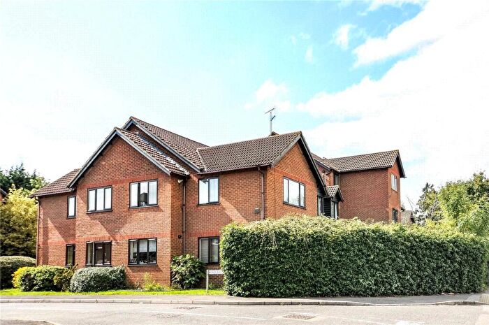 2 Bedroom Flat For Sale In Sadlers Court, Winnersh, Wokingham, Berkshire, RG41