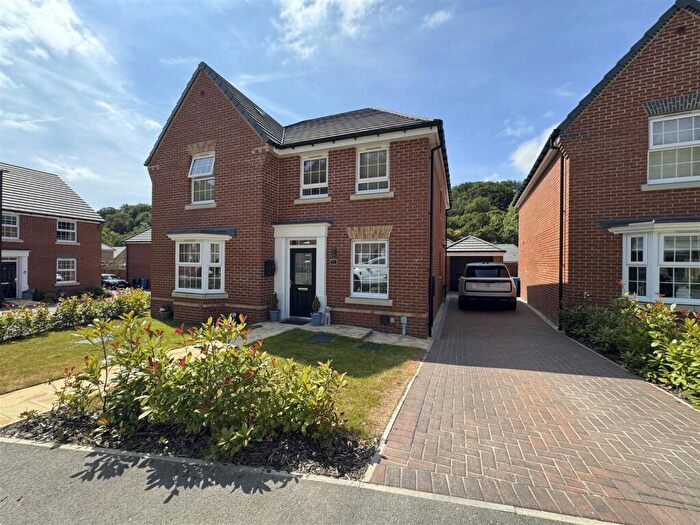 4 Bedroom Detached House For Sale In Aspen Road, Oughtibridge, S35