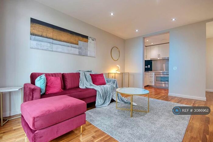 3 Bedroom Flat To Rent In New Providence Wharf, London, E14