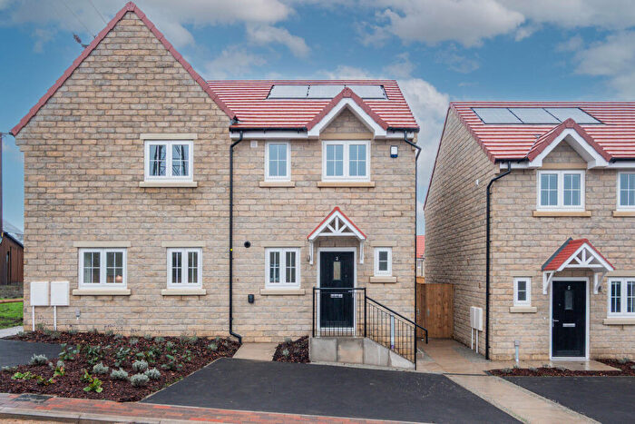 3 Bedroom House To Rent In Ford Green Drive, Bradford, BD6