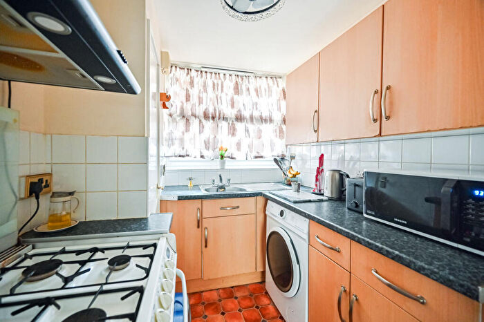 Studio For Sale In Rathbone Street, Canning Town, London, E16
