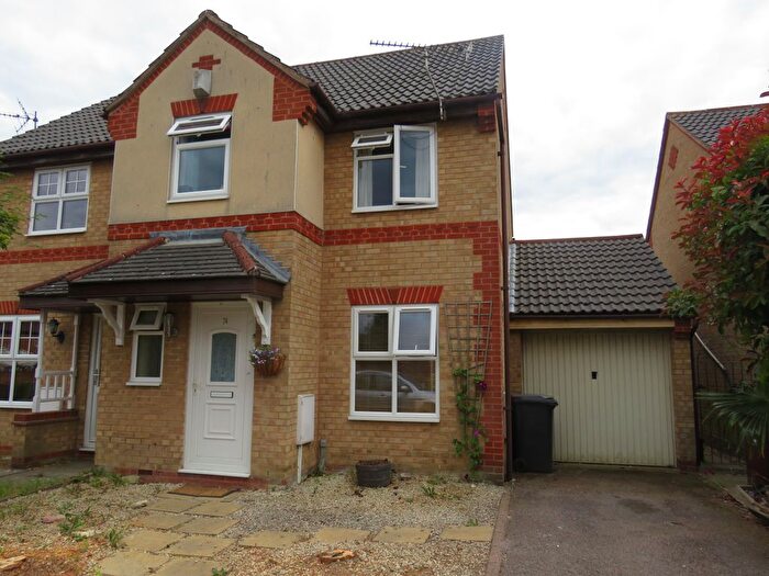 3 Bedroom Property To Rent In Muncaster Gardens, Northampton, NN4