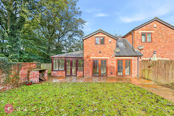 3 Bedroom Town House For Sale In Rochdale Road East, Heywood, OL10