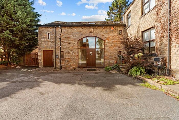 4 Bedroom Link Detached House For Sale In Simon Fold, Wyke, BD12