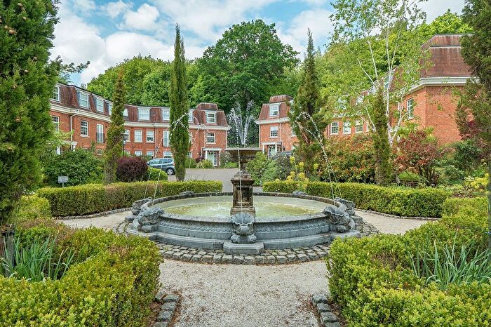 2 Bedroom Flat For Sale In Hindhead Road, Haslemere, GU27