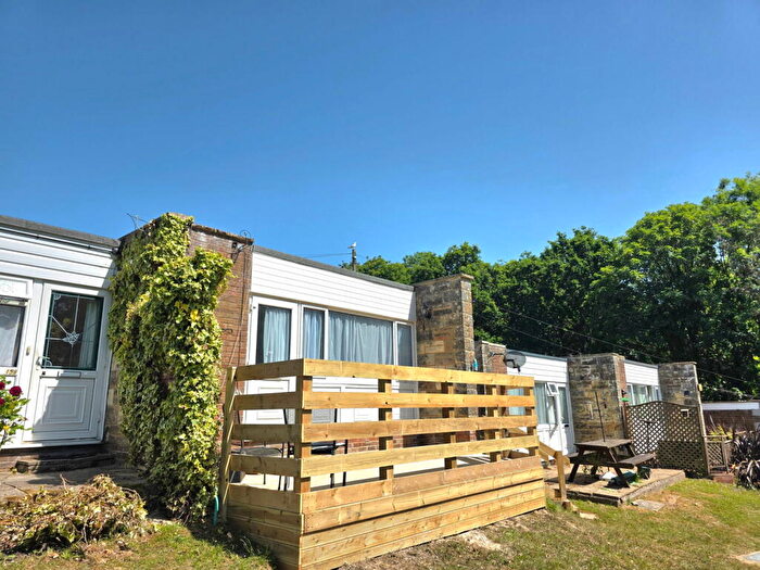 2 Bedroom Chalet To Rent In Cockleton Lane, Cowes, PO31