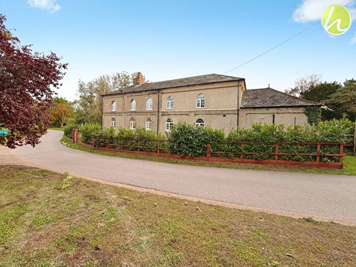 4 Bedroom Detached House For Sale In Mucking Wharf Road, Stanford-Le-Hope, SS17