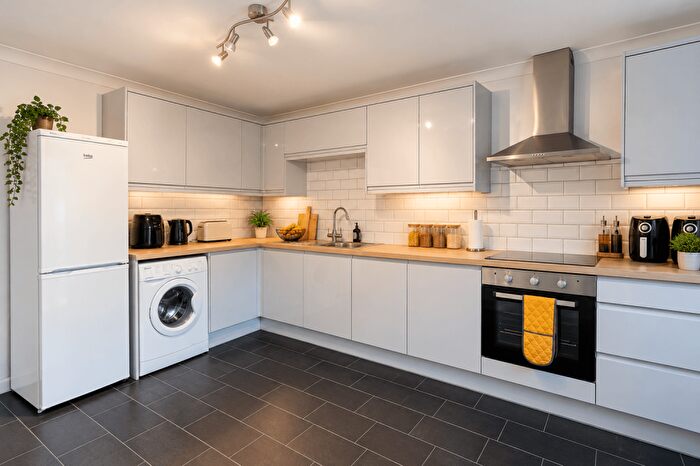 2 Bedroom End Of Terrace House To Rent In Auckland Close, Radford, Nottingham, NG7