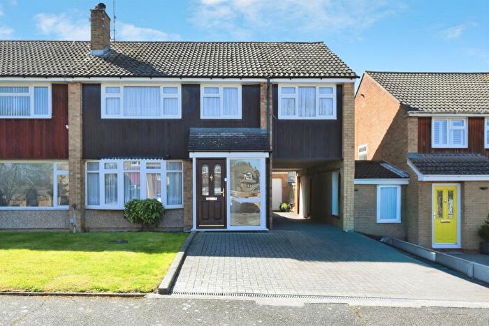5 Bedroom Semi-Detached House For Sale In Greygoose Park, Harlow, CM19