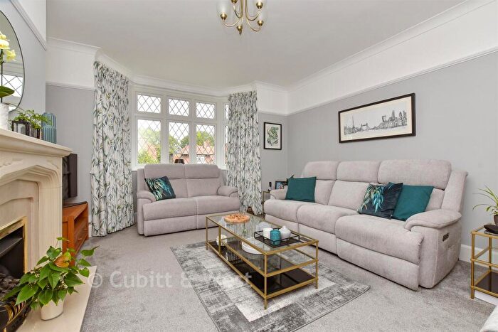3 Bedroom Semi-Detached House For Sale In Bennetts Way, Croydon, Surrey, CR0