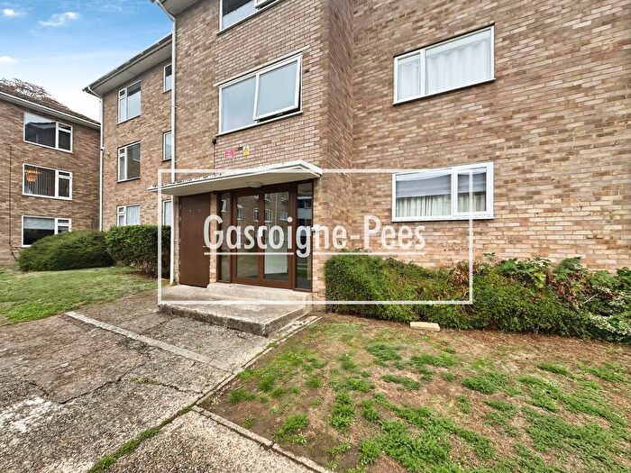 2 Bedroom Flat To Rent In Burghfield Road, Reading, RG30