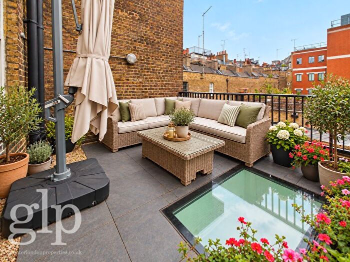 2 Bedroom Town House To Rent In Martin's Lane, Covent Garden, WC2N