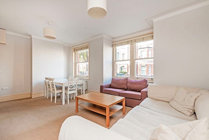 2 Bedroom Flat To Rent In Rostrevor Road, Fulham, London, SW6