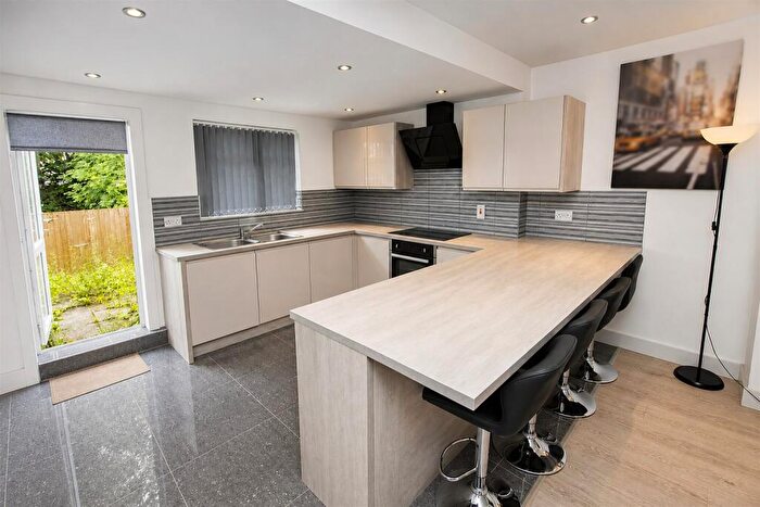 4 Bedroom House To Rent In Quinton Road, Birmingham, B17