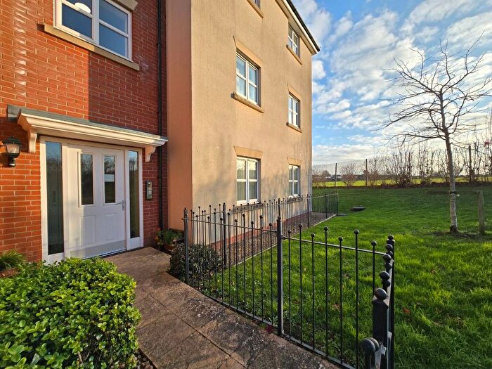 2 Bedroom Flat For Sale In Prestbury Road, Northampton, NN5