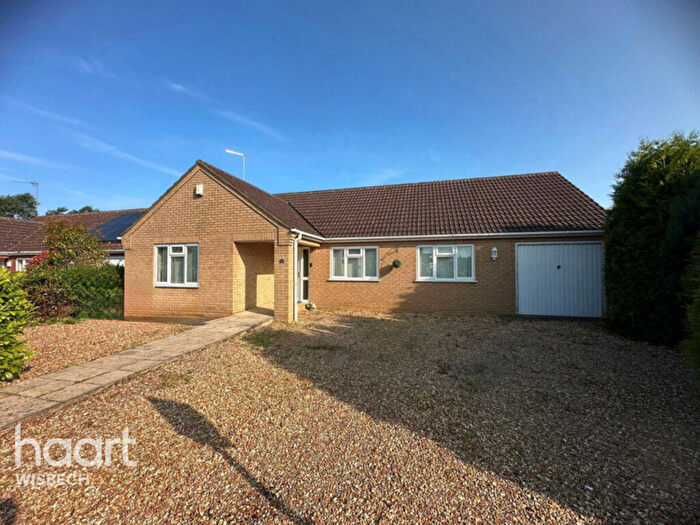 3 Bedroom Detached Bungalow For Sale In Yokine Gardens, Guyhirn, PE13