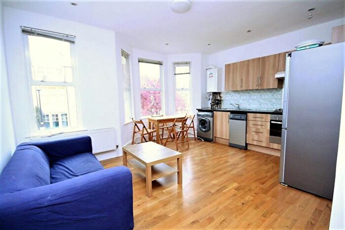 2 Bedroom Flat To Rent In B, Tff Kimberley Gardens, Manor House, N4