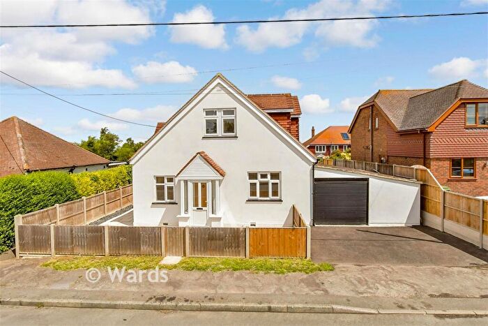 3 Bedroom Chalet For Sale In Cliff Gardens, Minster-On-Sea, Kent, ME12