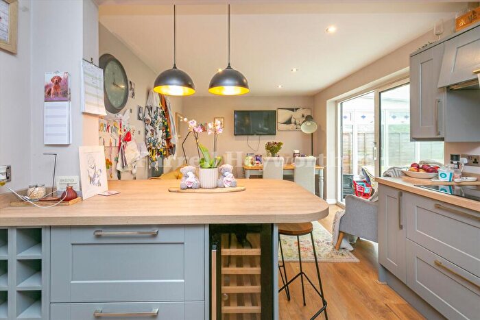 4 Bedroom Detached House For Sale In Whitebeam Close, Penwortham, Preston, PR1