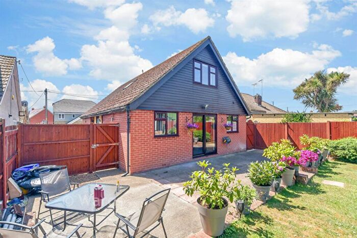 4 Bedroom Chalet For Sale In Drake Avenue, Minster On Sea, Sheerness, Kent, ME12