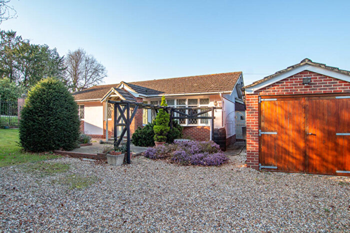 3 Bedroom Bungalow For Sale In Tidmarsh Road, Pangbourne, Reading, Berkshire, RG8