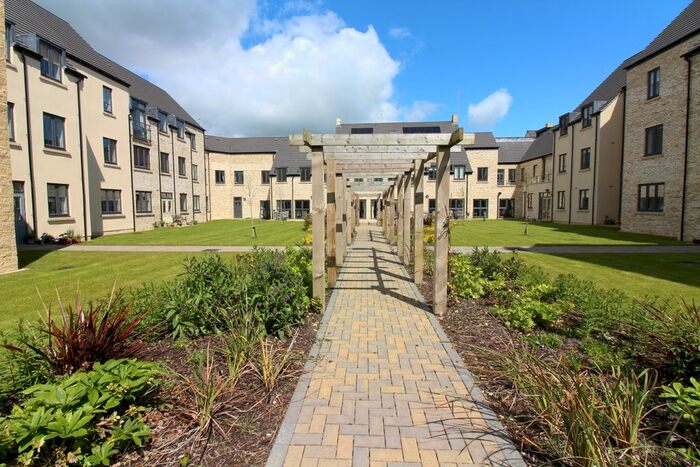 2 Bedroom Flat For Sale In Trinity Road, Chipping Norton, OX7