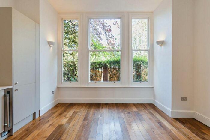 3 Bedroom Apartment To Rent In Magdala Road, Mapperley, Nottingham, NG3