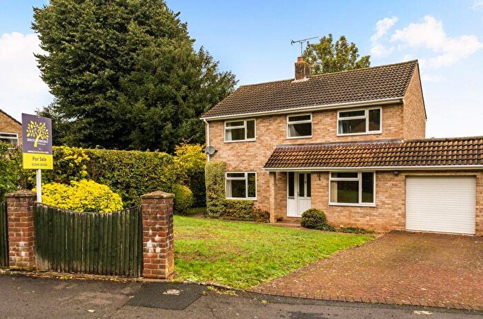 4 Bedroom Link Detached House For Sale In Beech Close, Thruxton, Andover, SP11