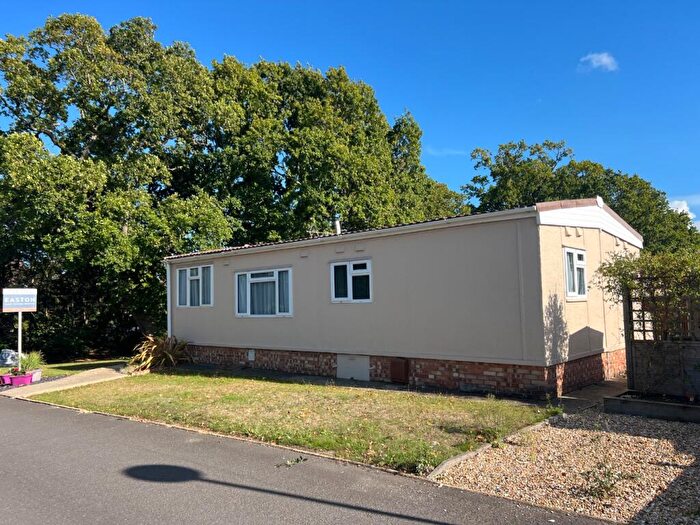 1 Bedroom Park Home For Sale In Lime Kiln Lane, Holbury, Southampton, Hampshire, SO45