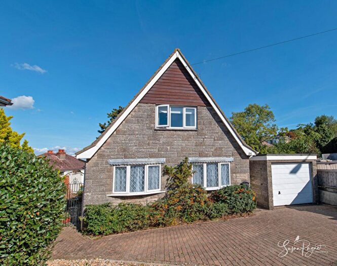 3 Bedroom Detached Bungalow For Sale In St. Johns Hill, Ryde, PO33