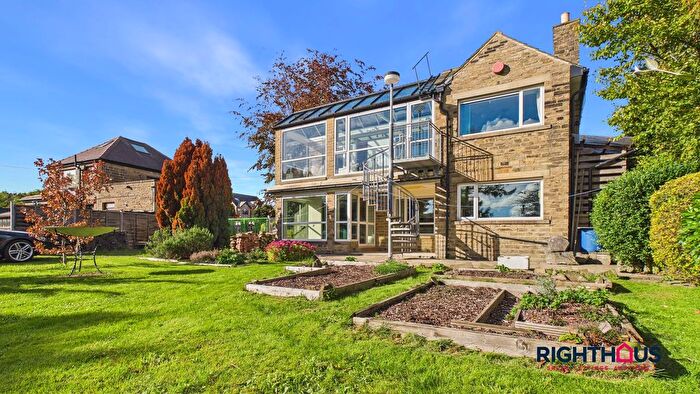 4 Bedroom Detached House To Rent In Rooley Crescent, Bradford, BD6