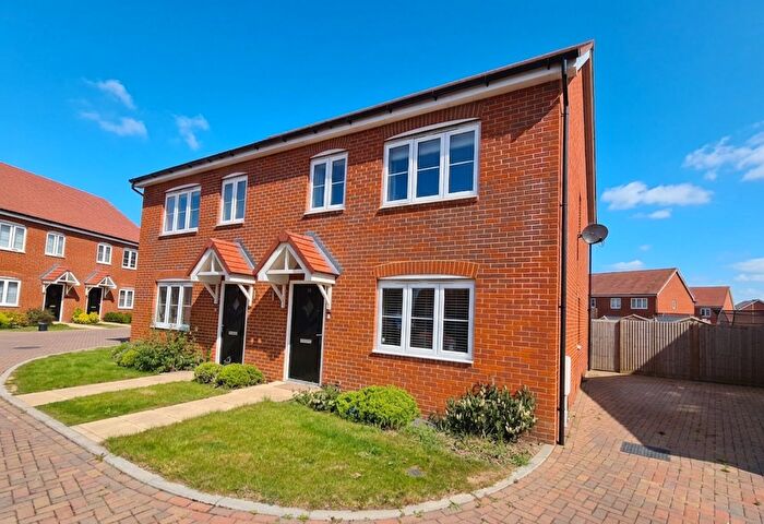 3 Bedroom Semi-Detached House For Sale In Clayton Close, Ash, Canterbury, CT3