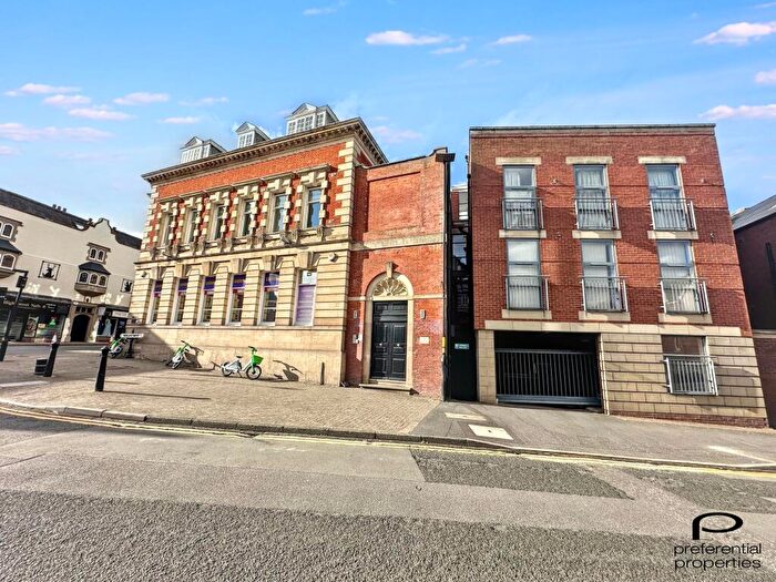 2 Bedroom Flat To Rent In High Street, Sutton Coldfield, B72