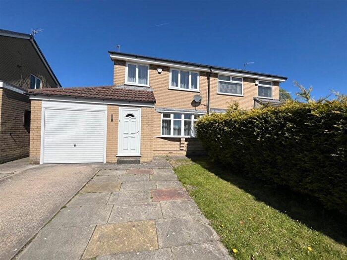 3 Bedroom Semi-Detached House To Rent In Four Lanes, Mottram, Hyde, SK14