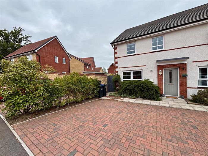 3 Bedroom House To Rent In Walnut Drive, Chippenham, SN15