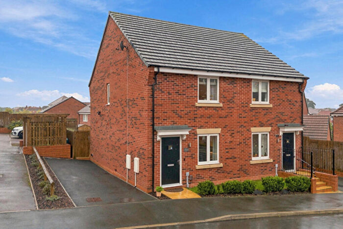 2 Bedroom Semi-Detached House For Sale In Roseacre Gardens, Warwick, CV34