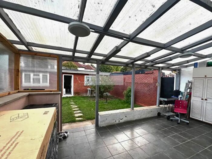 5 Bedroom Semi-Detached House To Rent In St. Pauls Close, Hounslow, TW3